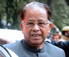 প্রাক্তন মুখ্যমন্ত্ৰী তৰুণ গগৈলৈ কেন্দ্রীয় চৰকাৰে মৰণােত্তৰভাৱে পদ্মভূষণ বঁটা আগবঢ়াইছে (Former Chief Minister of Assam Tarun Gogoi given Padma Bhushan Award posthously)