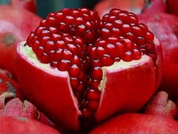 Pomegranate fruits can prevent heart attack' assume it daily