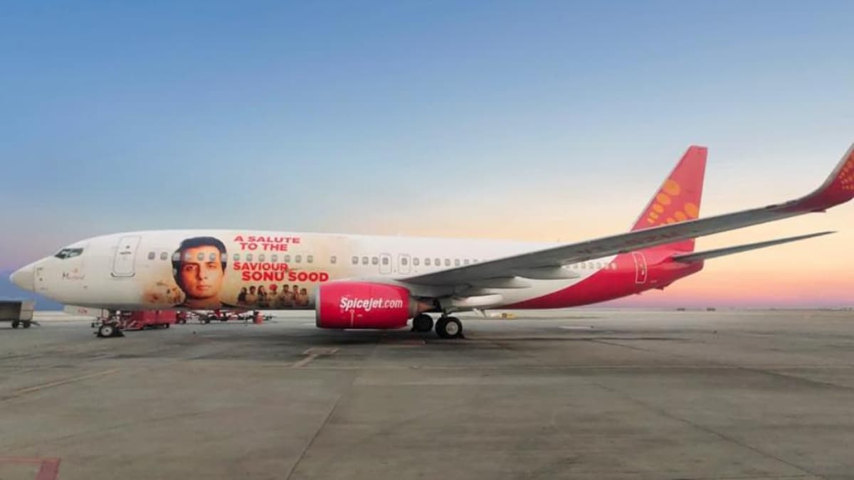 Sonu Sood honoured with a plane by Spice Jet