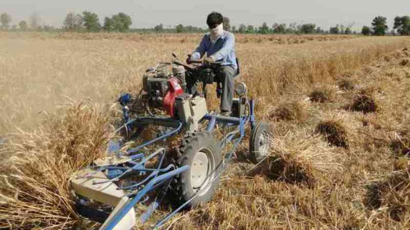 Best small farm machinery for farmers to harvest