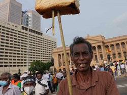 Sever economic crisis in Sri Lanka One kilo of rice costs Rs 500 and sugar price has gone up to Rs 290