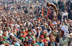 Kisan Garjana Rally starts in Delhi