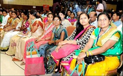 Women should earn Rs 10,000-12,000 per month